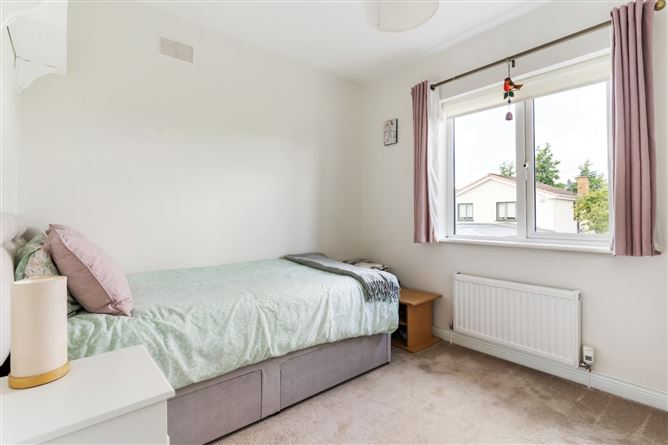 12 College Park Close, Dundrum, Dublin 16