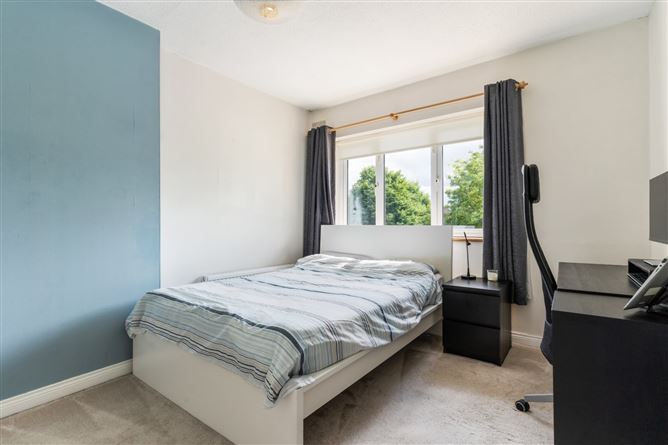 12 College Park Close, Dundrum, Dublin 16