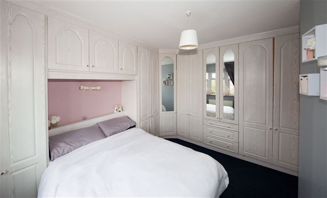 2 Meadow Downs, Hartstown, Dublin