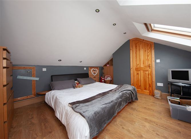 2 Meadow Downs, Hartstown, Dublin