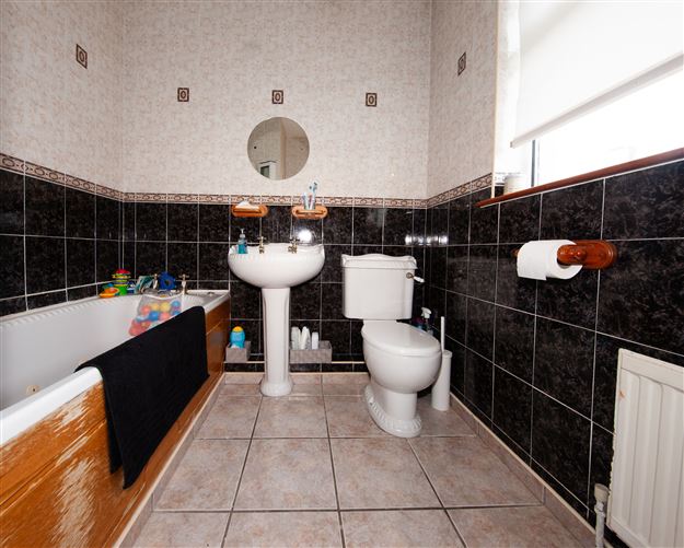 2 Meadow Downs, Hartstown, Dublin