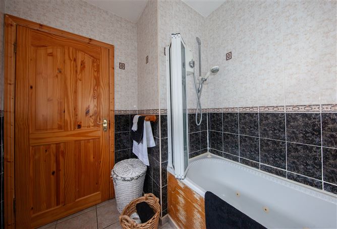 2 Meadow Downs, Hartstown, Dublin