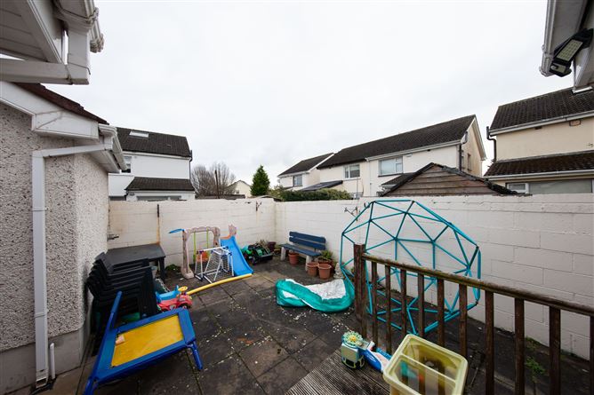 2 Meadow Downs, Hartstown, Dublin