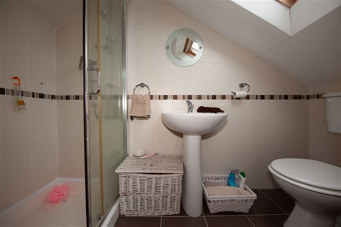 2 Meadow Downs, Hartstown, Dublin