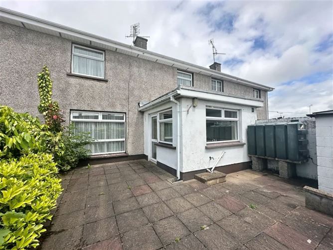https://photos-a.propertyimages.ie/media/0/0/7/4945700/d677e4e1-1551-48a7-be06-45d201677301_l.jpg