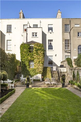 https://photos-a.propertyimages.ie/media/0/0/8/4909800/dd7682c8-db90-4ea5-a502-09ab5af44543_l.jpg