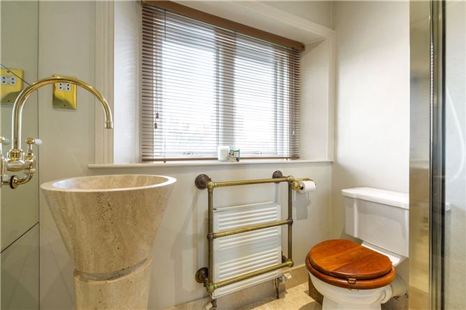 https://photos-a.propertyimages.ie/media/0/0/8/4909800/dd7682c8-db90-4ea5-a502-09ab5af44543_l.jpg