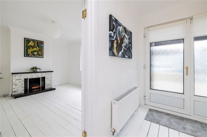 https://photos-a.propertyimages.ie/media/0/0/9/4907900/1b2f35e9-8c7d-438c-9f70-c1400bcb1027_l.jpg