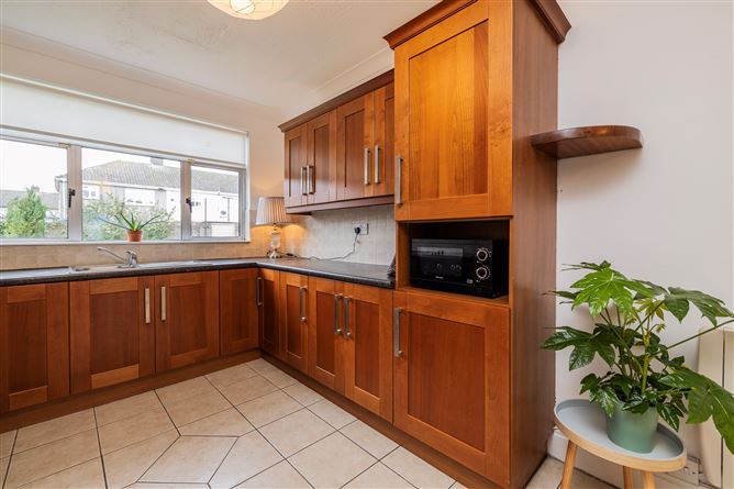 https://photos-a.propertyimages.ie/media/0/0/9/4907900/1b2f35e9-8c7d-438c-9f70-c1400bcb1027_l.jpg