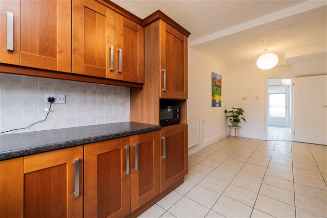 https://photos-a.propertyimages.ie/media/0/0/9/4907900/1b2f35e9-8c7d-438c-9f70-c1400bcb1027_l.jpg