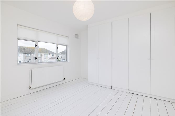 https://photos-a.propertyimages.ie/media/0/0/9/4907900/1b2f35e9-8c7d-438c-9f70-c1400bcb1027_l.jpg