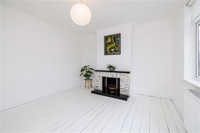 https://photos-a.propertyimages.ie/media/0/0/9/4907900/1b2f35e9-8c7d-438c-9f70-c1400bcb1027_l.jpg