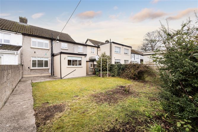 https://photos-a.propertyimages.ie/media/0/0/9/4907900/1b2f35e9-8c7d-438c-9f70-c1400bcb1027_l.jpg