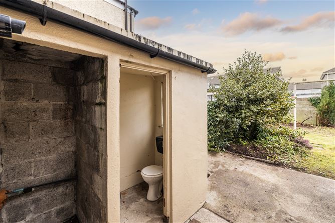https://photos-a.propertyimages.ie/media/0/0/9/4907900/1b2f35e9-8c7d-438c-9f70-c1400bcb1027_l.jpg