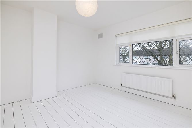 https://photos-a.propertyimages.ie/media/0/0/9/4907900/1b2f35e9-8c7d-438c-9f70-c1400bcb1027_l.jpg