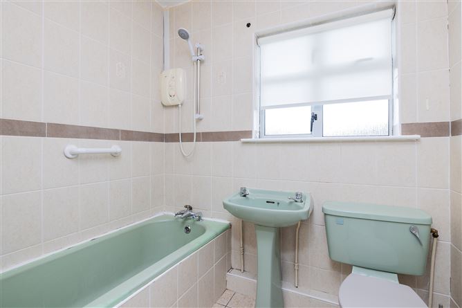 https://photos-a.propertyimages.ie/media/0/0/9/4907900/1b2f35e9-8c7d-438c-9f70-c1400bcb1027_l.jpg