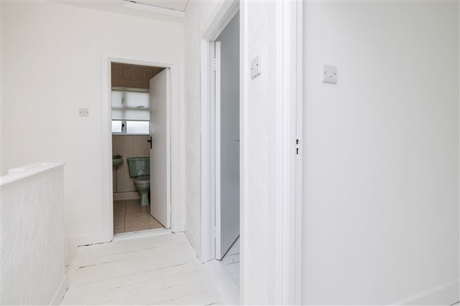 https://photos-a.propertyimages.ie/media/0/0/9/4907900/1b2f35e9-8c7d-438c-9f70-c1400bcb1027_l.jpg