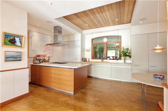 https://photos-a.propertyimages.ie/media/0/0/9/4918900/b59781aa-db72-4bab-b8e5-30349770eb6f_l.jpg