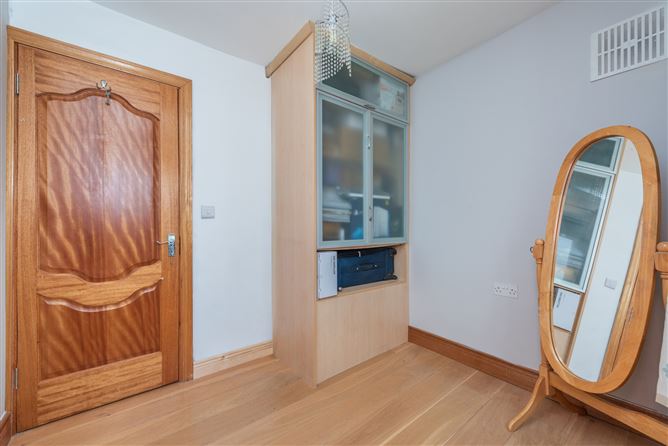 https://photos-a.propertyimages.ie/media/0/0/9/4942900/601c8527-5e2c-435b-8f99-26f7eb333ac9_l.jpg