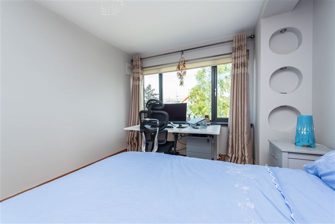 https://photos-a.propertyimages.ie/media/0/0/9/4942900/601c8527-5e2c-435b-8f99-26f7eb333ac9_l.jpg
