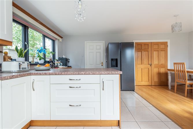 https://photos-a.propertyimages.ie/media/0/0/9/4942900/601c8527-5e2c-435b-8f99-26f7eb333ac9_l.jpg