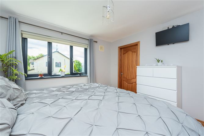 https://photos-a.propertyimages.ie/media/0/0/9/4942900/601c8527-5e2c-435b-8f99-26f7eb333ac9_l.jpg