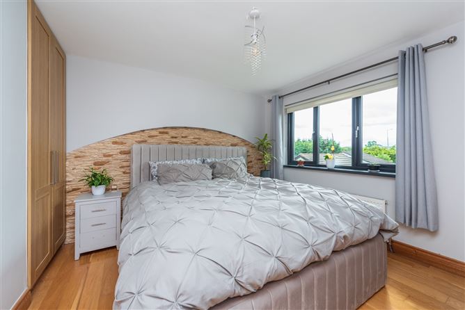https://photos-a.propertyimages.ie/media/0/0/9/4942900/601c8527-5e2c-435b-8f99-26f7eb333ac9_l.jpg