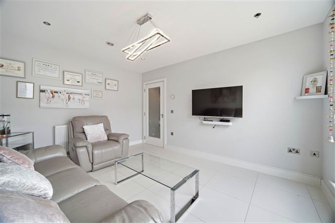 17 The Drive, The Paddocks, Hansfield, Dublin 15