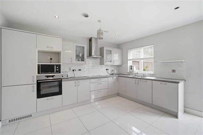 17 The Drive, The Paddocks, Hansfield, Dublin 15