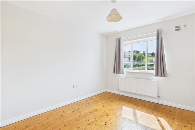 Photo 11 of 19 — 37 Gleann Dara, Bishop O`Donnell Road, Rahoon, Galway