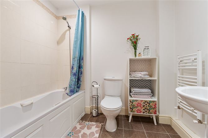 37 Ballintyre Grove, Ballinteer, Dublin 16