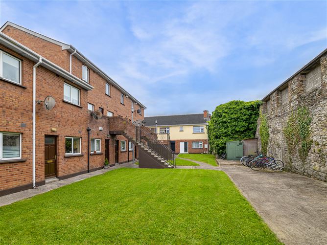 No. 14 Power's Court Close, Eyre Street, Newbridge, Kildare
