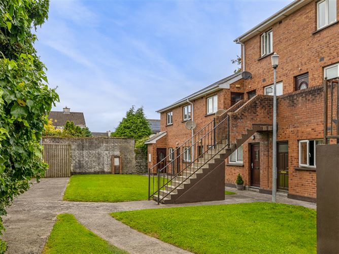 No. 14 Power's Court Close, Eyre Street, Newbridge, Kildare