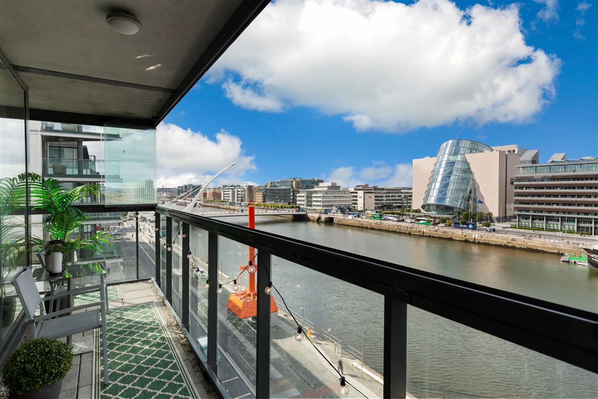 39 Hanover Riverside, Sir John Rogerson's Quay, Grand Canal Dock, Dublin 2