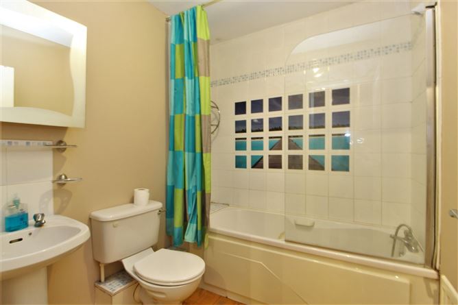 33 Curragh Hall Crescent, Tyrellstown, Dublin 15