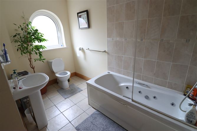 10 Cedarwood Drive, Castleheights, Carrigaline, Cork