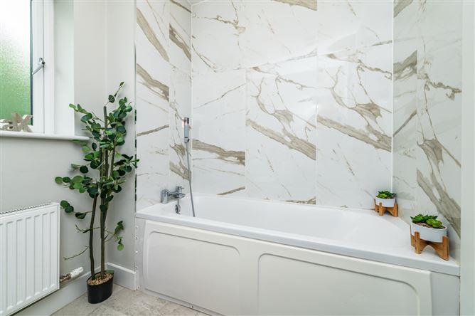 https://photos-a.propertyimages.ie/media/0/1/3/5017310/189380d1-c9b2-4fae-9257-4f27d992eadf_l.jpg
