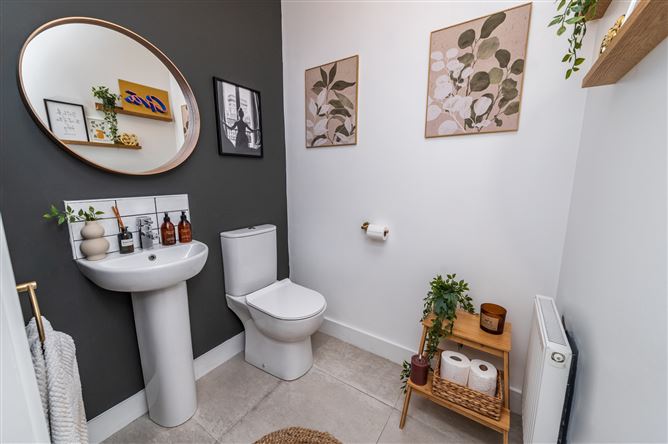 https://photos-a.propertyimages.ie/media/0/1/3/5017310/189380d1-c9b2-4fae-9257-4f27d992eadf_l.jpg