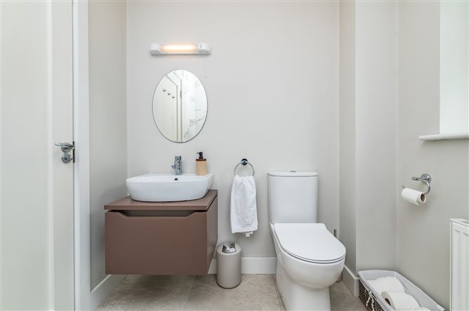 https://photos-a.propertyimages.ie/media/0/1/3/5017310/189380d1-c9b2-4fae-9257-4f27d992eadf_l.jpg