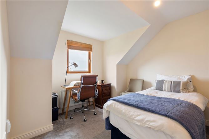 11 The Courtyard, Stepaside Park, Stepaside, Dublin 18