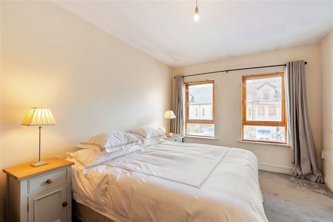 11 The Courtyard, Stepaside Park, Stepaside, Dublin 18