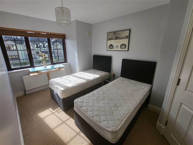 5 Crofton Court Lough Rinn, Mohill, Leitrim