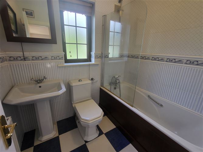 5 Crofton Court Lough Rinn, Mohill, Leitrim