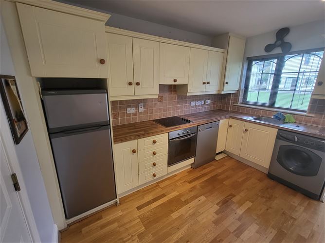 5 Crofton Court Lough Rinn, Mohill, Leitrim