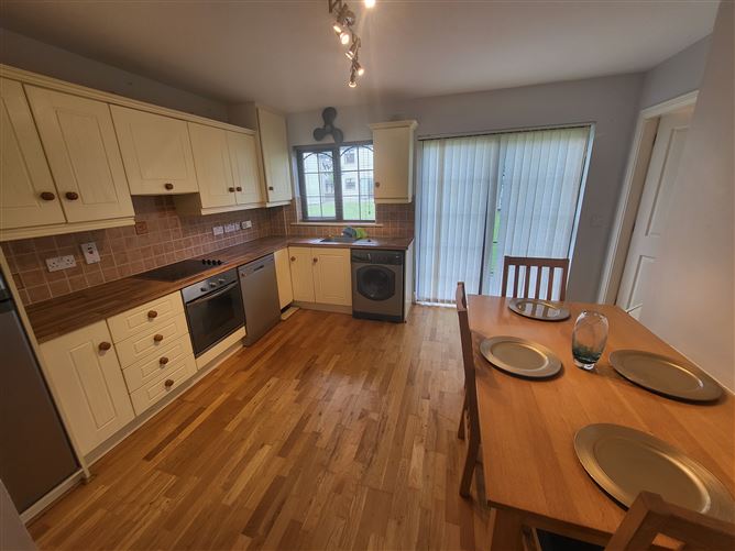 5 Crofton Court Lough Rinn, Mohill, Leitrim
