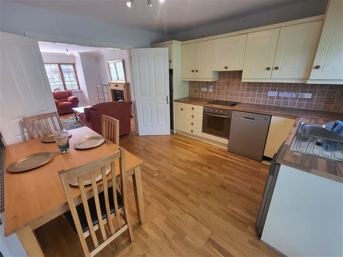 5 Crofton Court Lough Rinn, Mohill, Leitrim