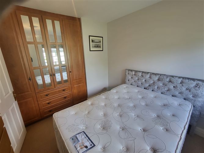 5 Crofton Court Lough Rinn, Mohill, Leitrim