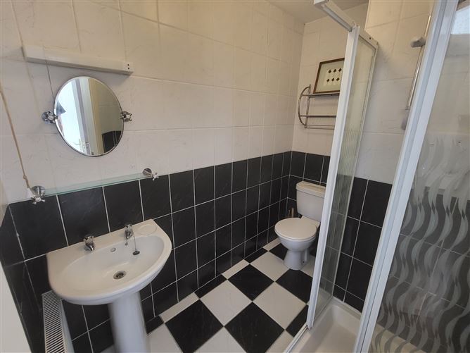 5 Crofton Court Lough Rinn, Mohill, Leitrim
