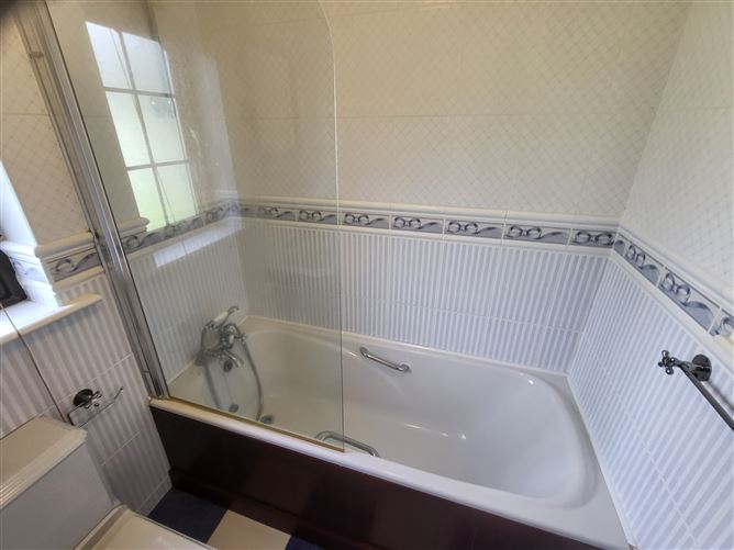 5 Crofton Court Lough Rinn, Mohill, Leitrim