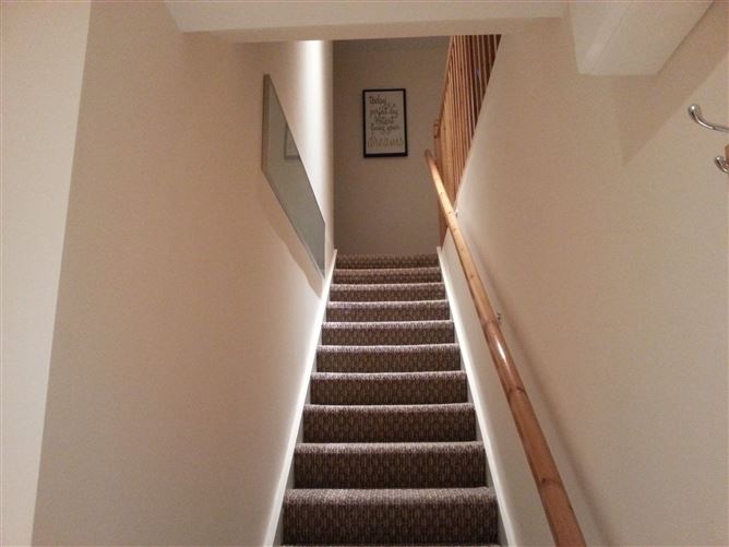 https://photos-a.propertyimages.ie/media/0/1/7/4942710/54a0b3d4-78a2-46e3-8b67-5ff57b945871_l.jpg